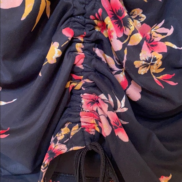 Guess Floral Top - Picture 3 of 8